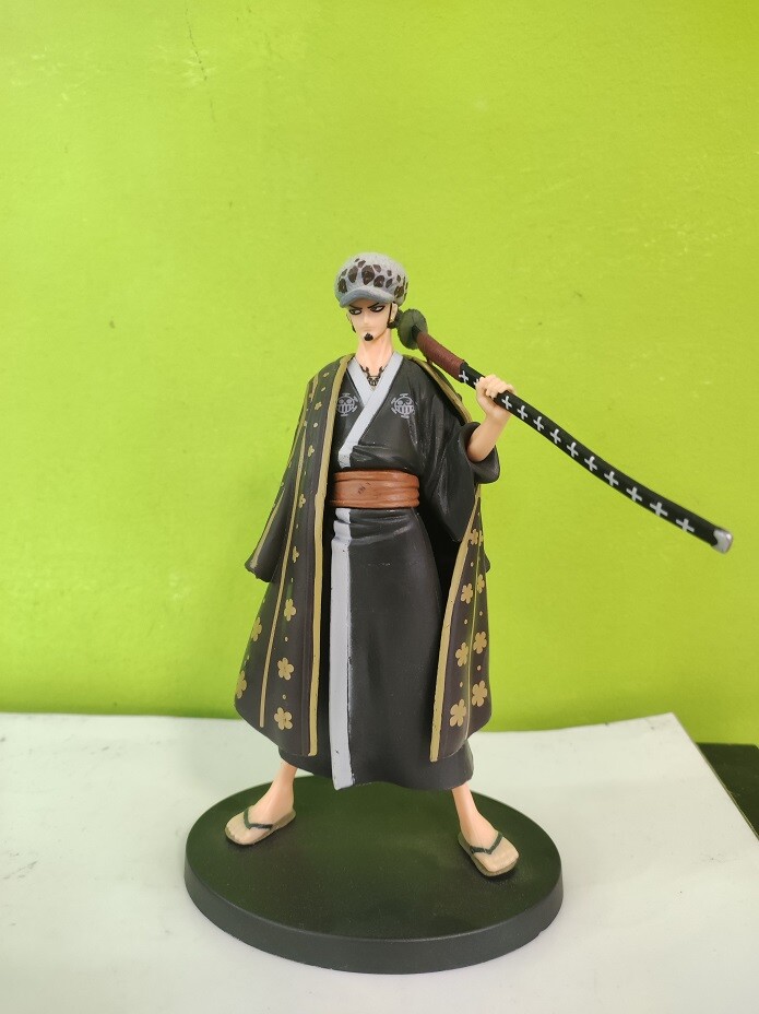 TRAFALWAR LAW ONE PIECE - FIGURAS