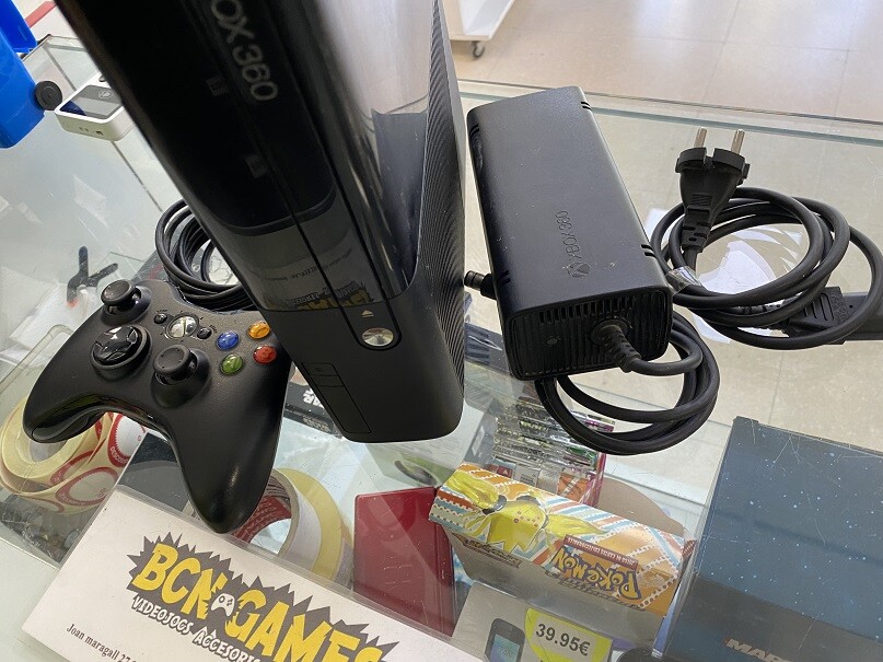CONSOLA MICROSOFT XBOX 360 SLIM 20GB - USADO